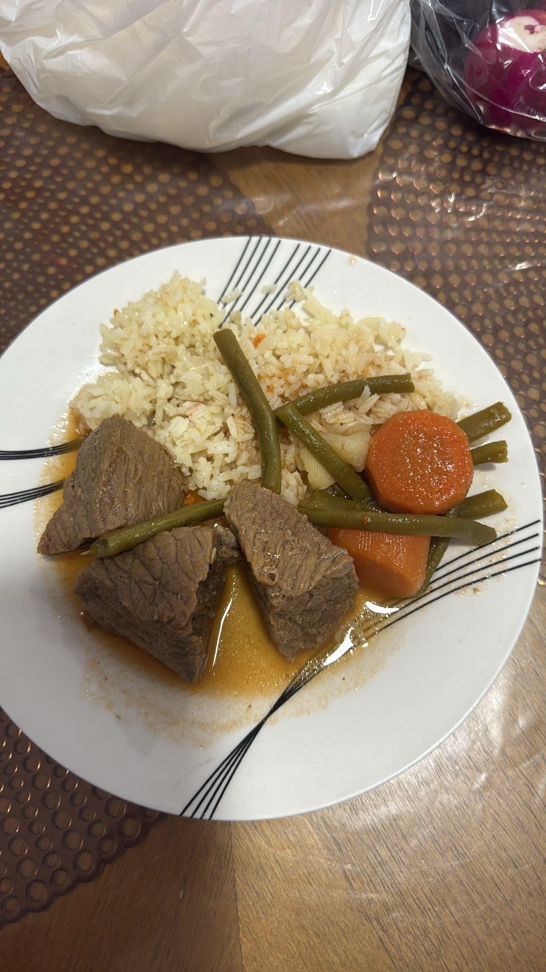 Arroz con carne y verduras