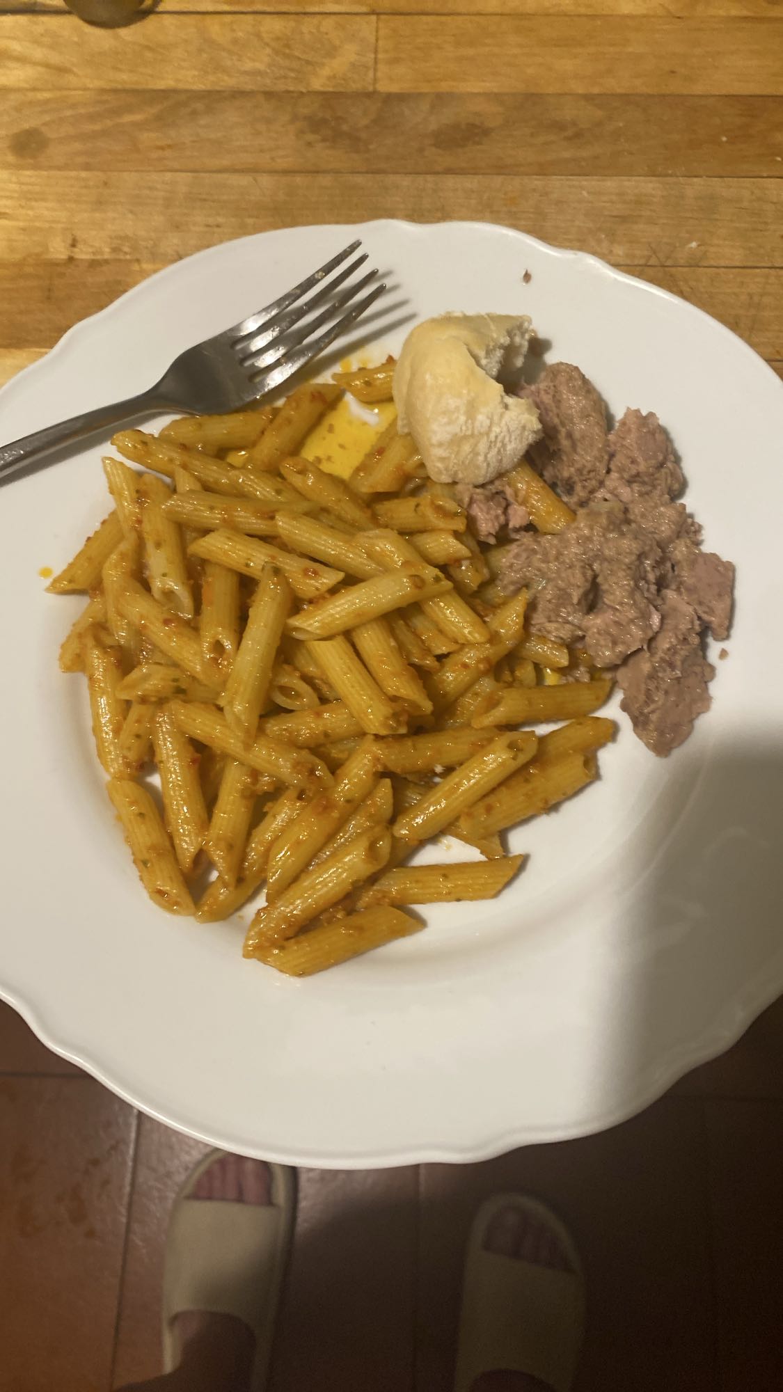 Pasta con carne y pan