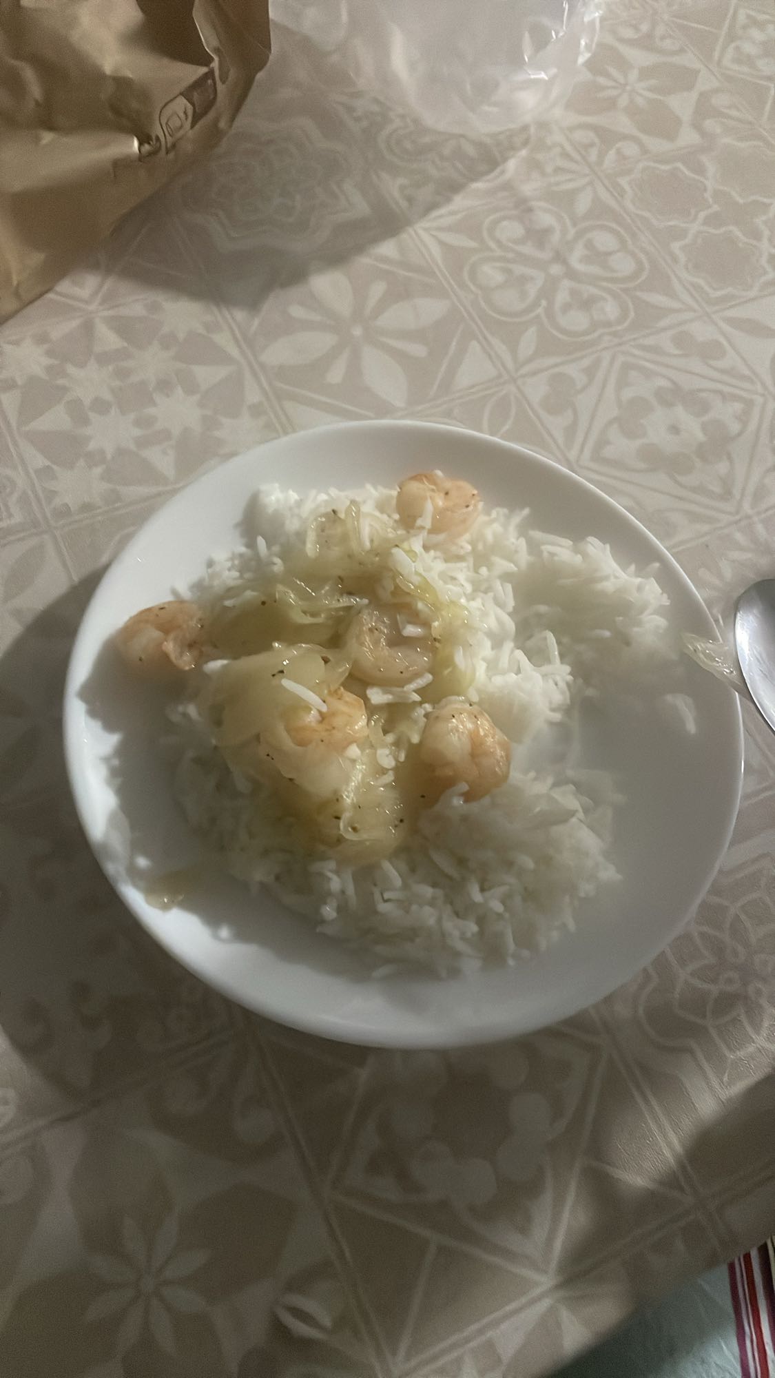 Riz aux crevettes et oignons