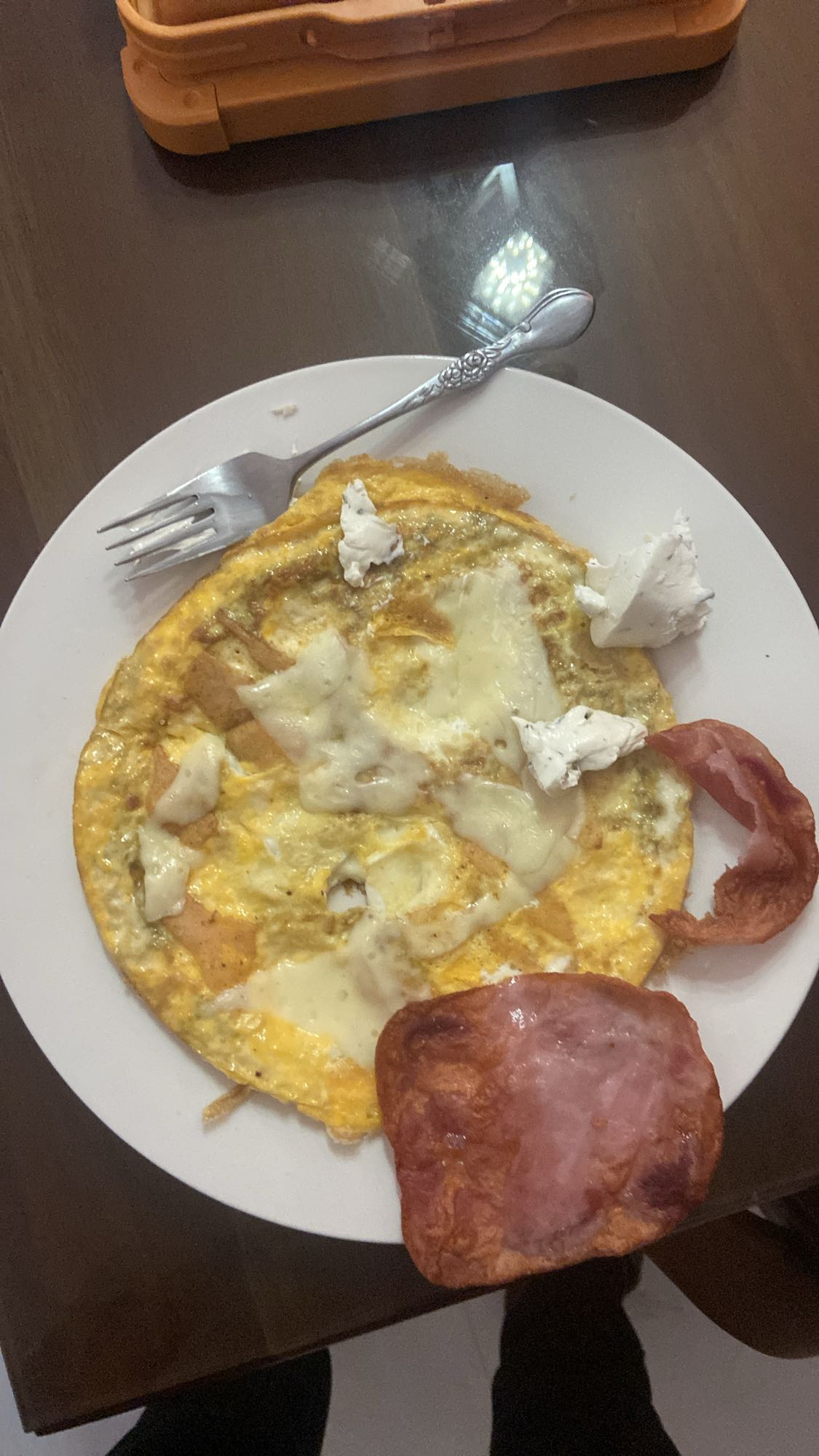 Tortilla con jamón y queso