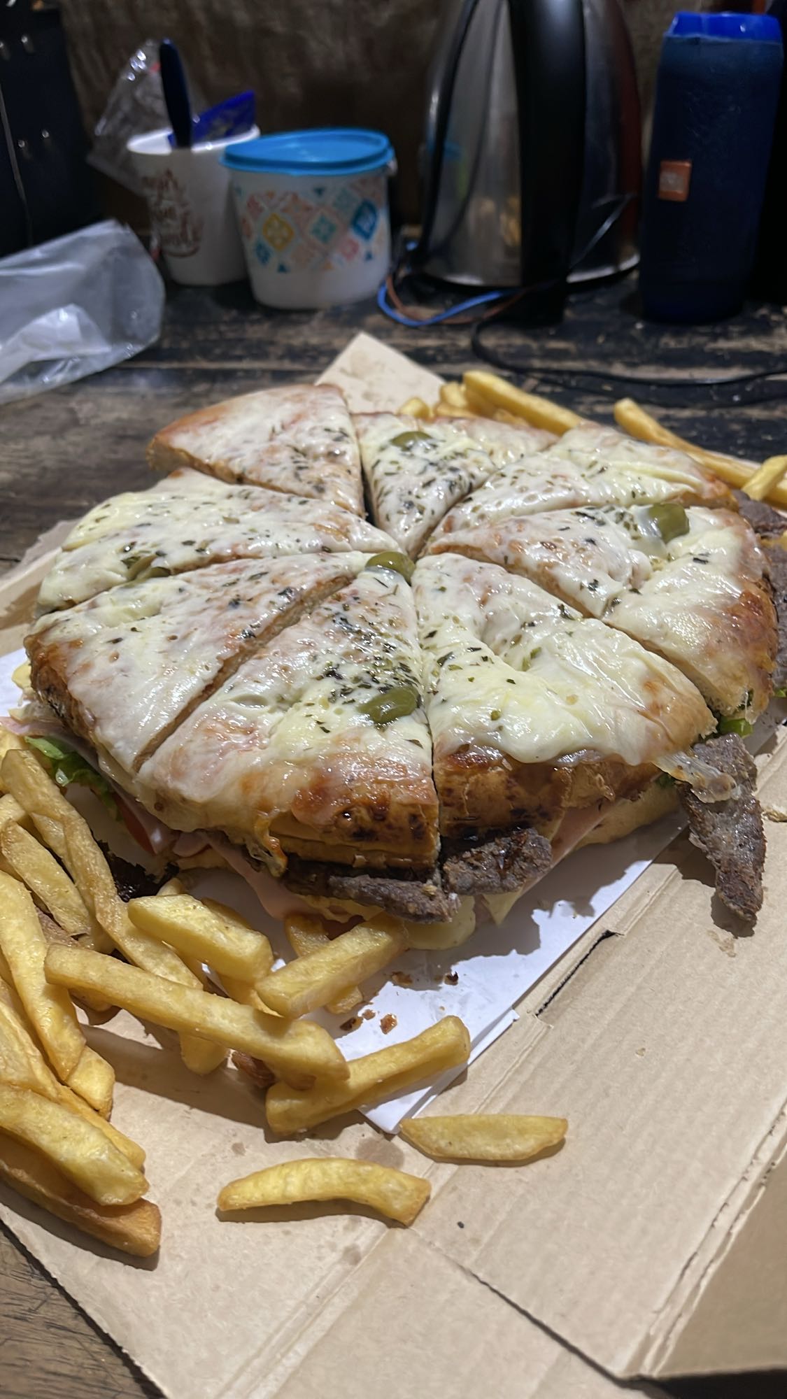 pizza con papas fritas