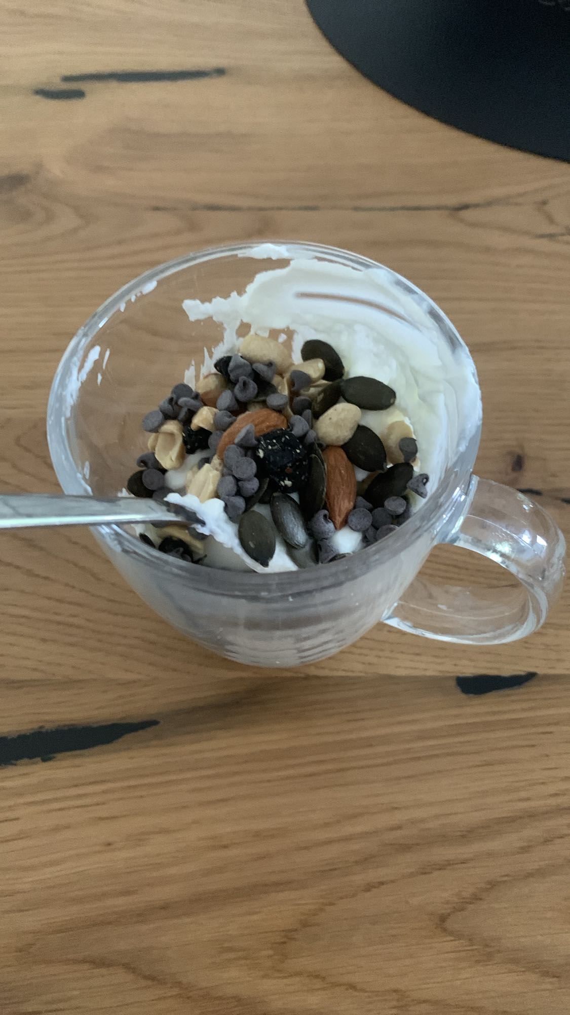 Yoğurtlu karışık kuruyemiş