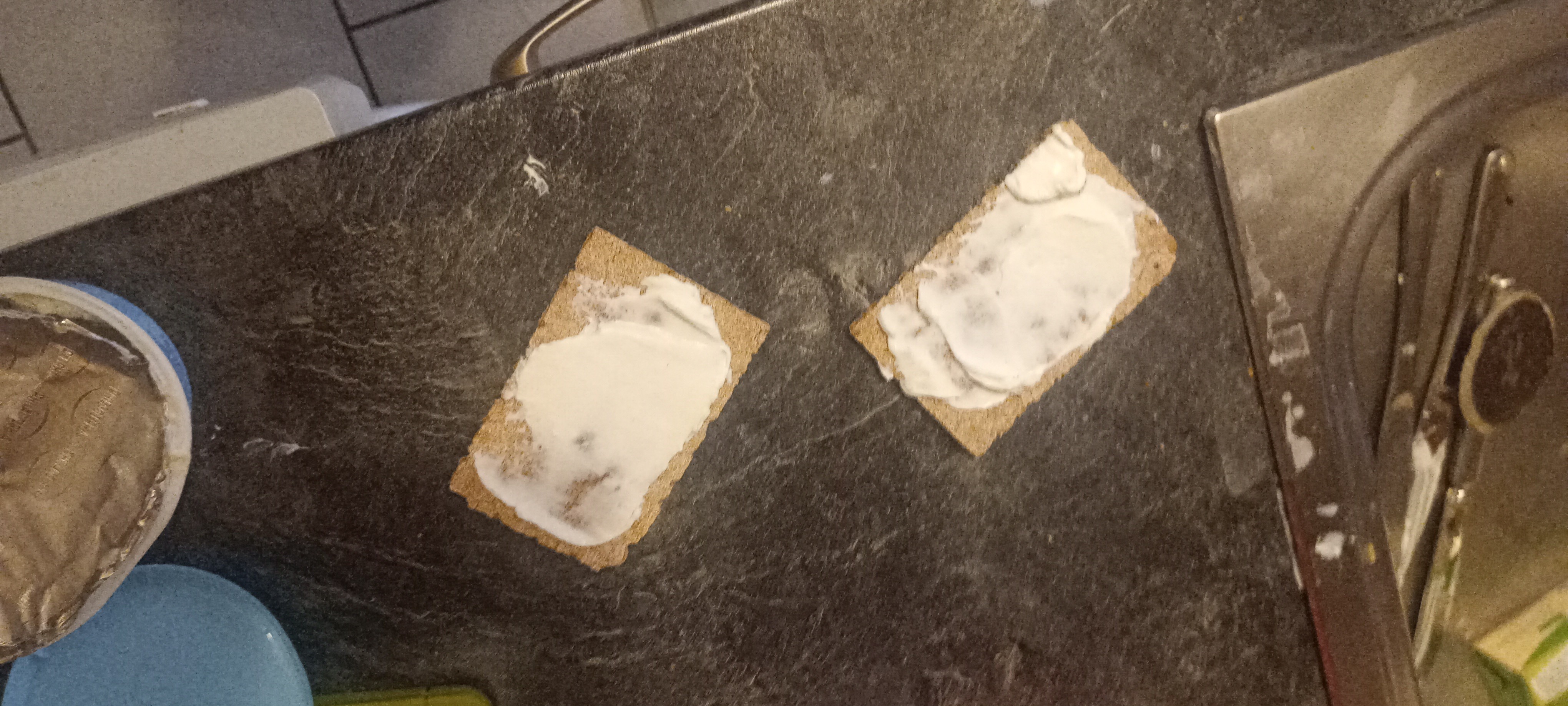 Knäckebröd mit Frischkäse