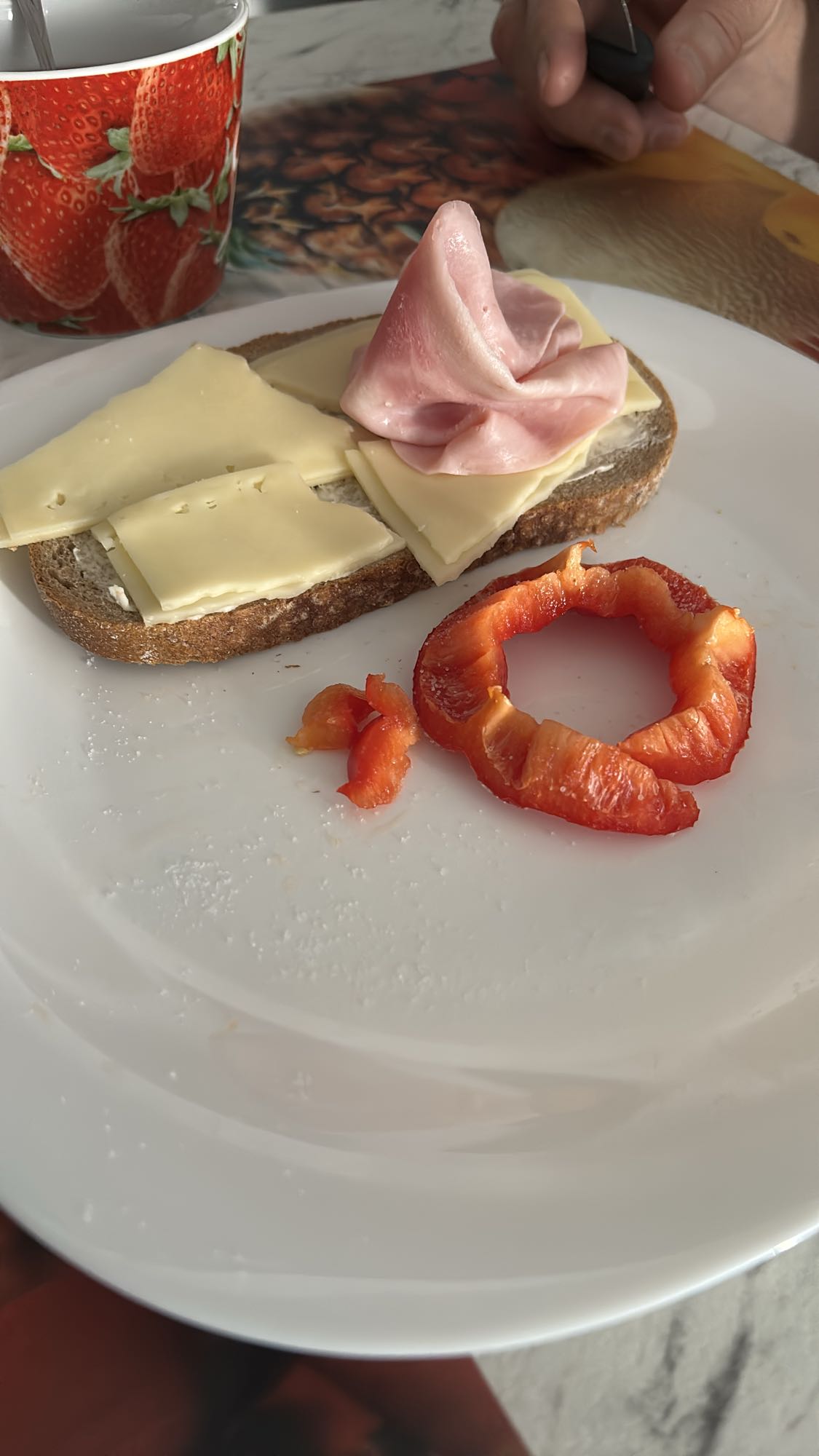 Smörgås med ost och skinka