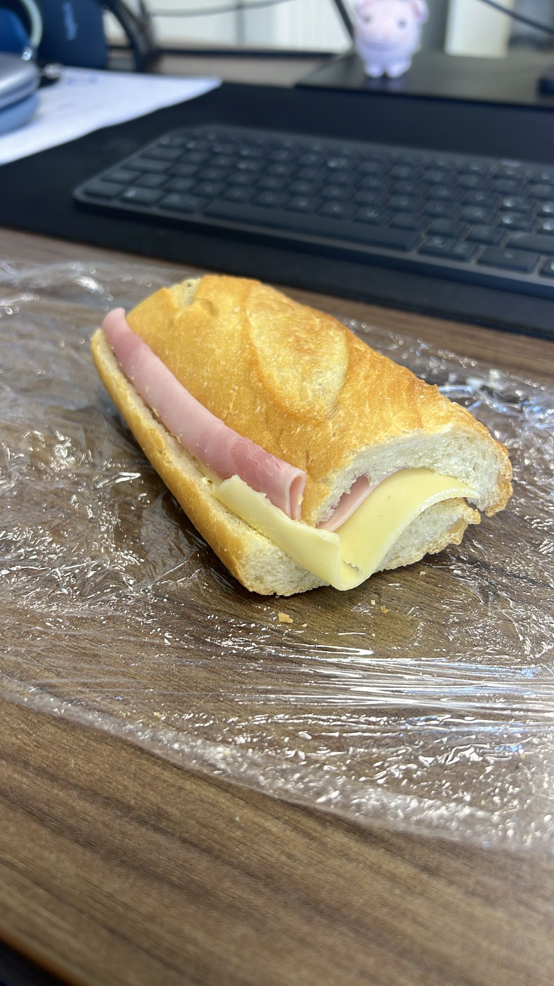 bocadillo de jamón y queso