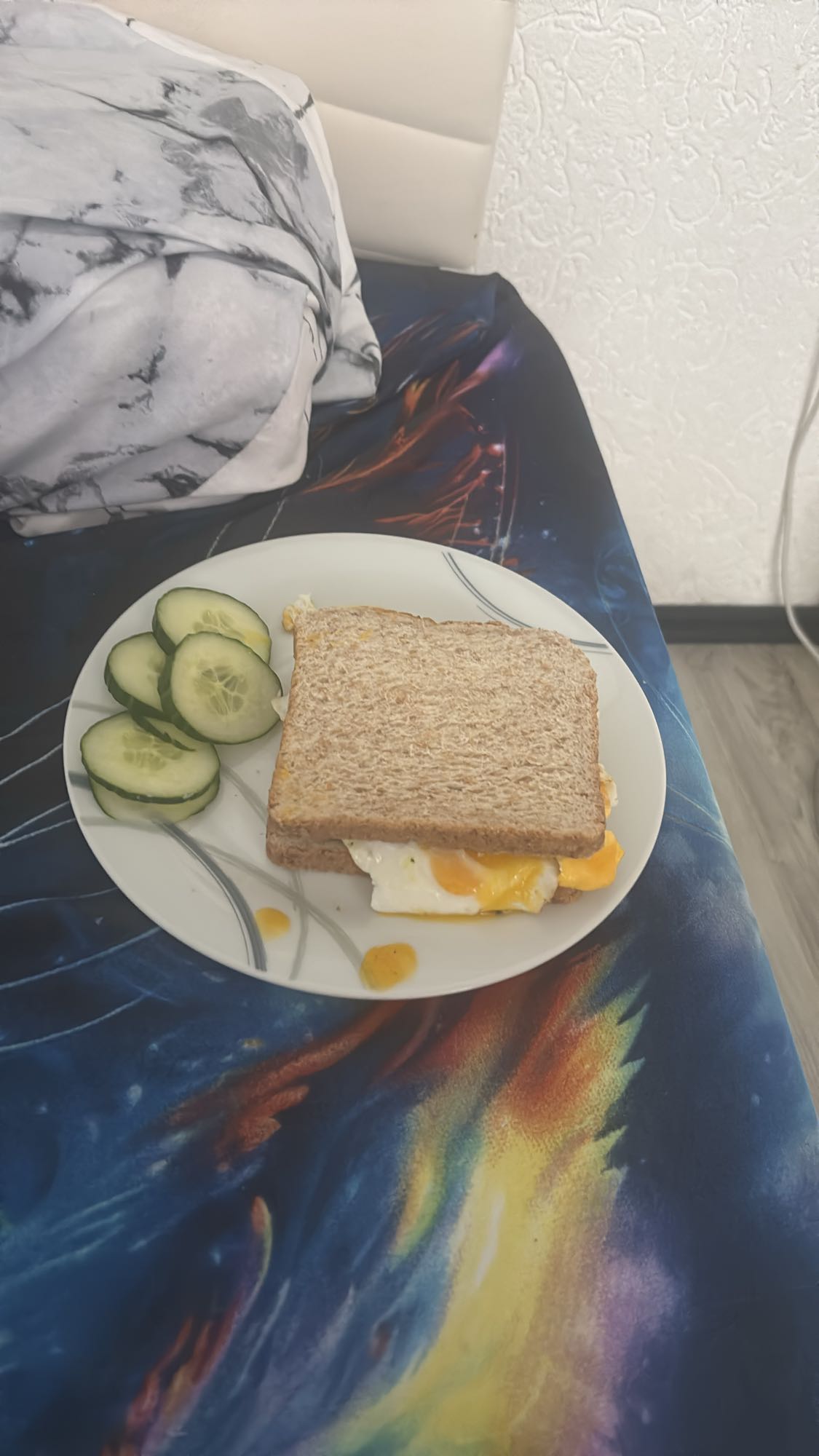 Volkoren ei sandwich met komkommer