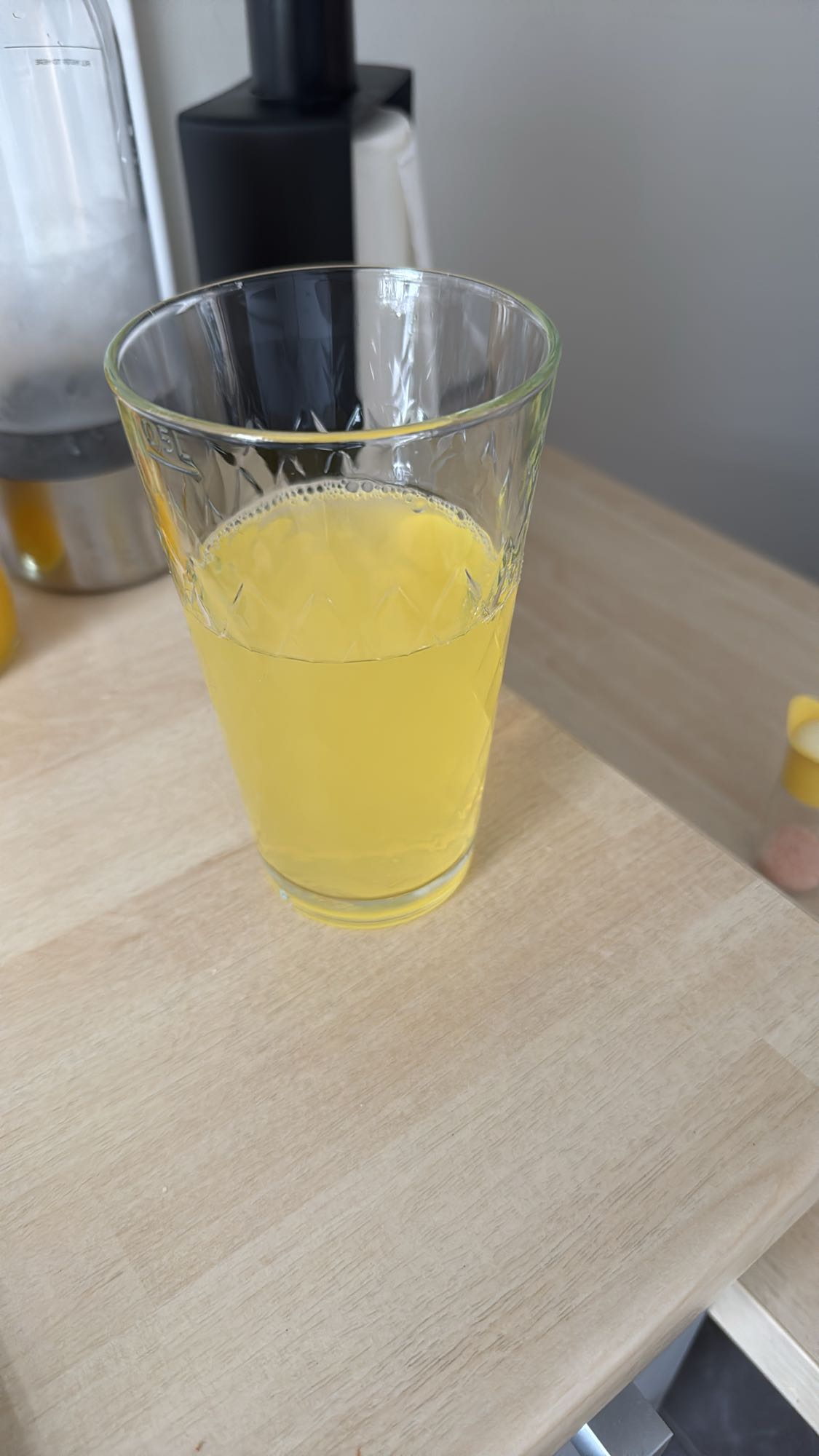Wasser mit Orangenlimonade