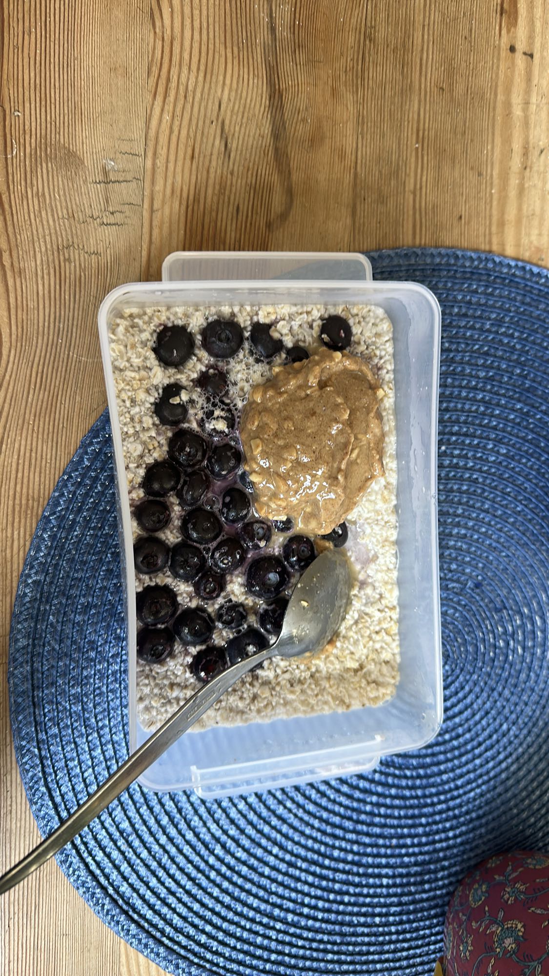 Havregryn med blåbär & jordnötssmör