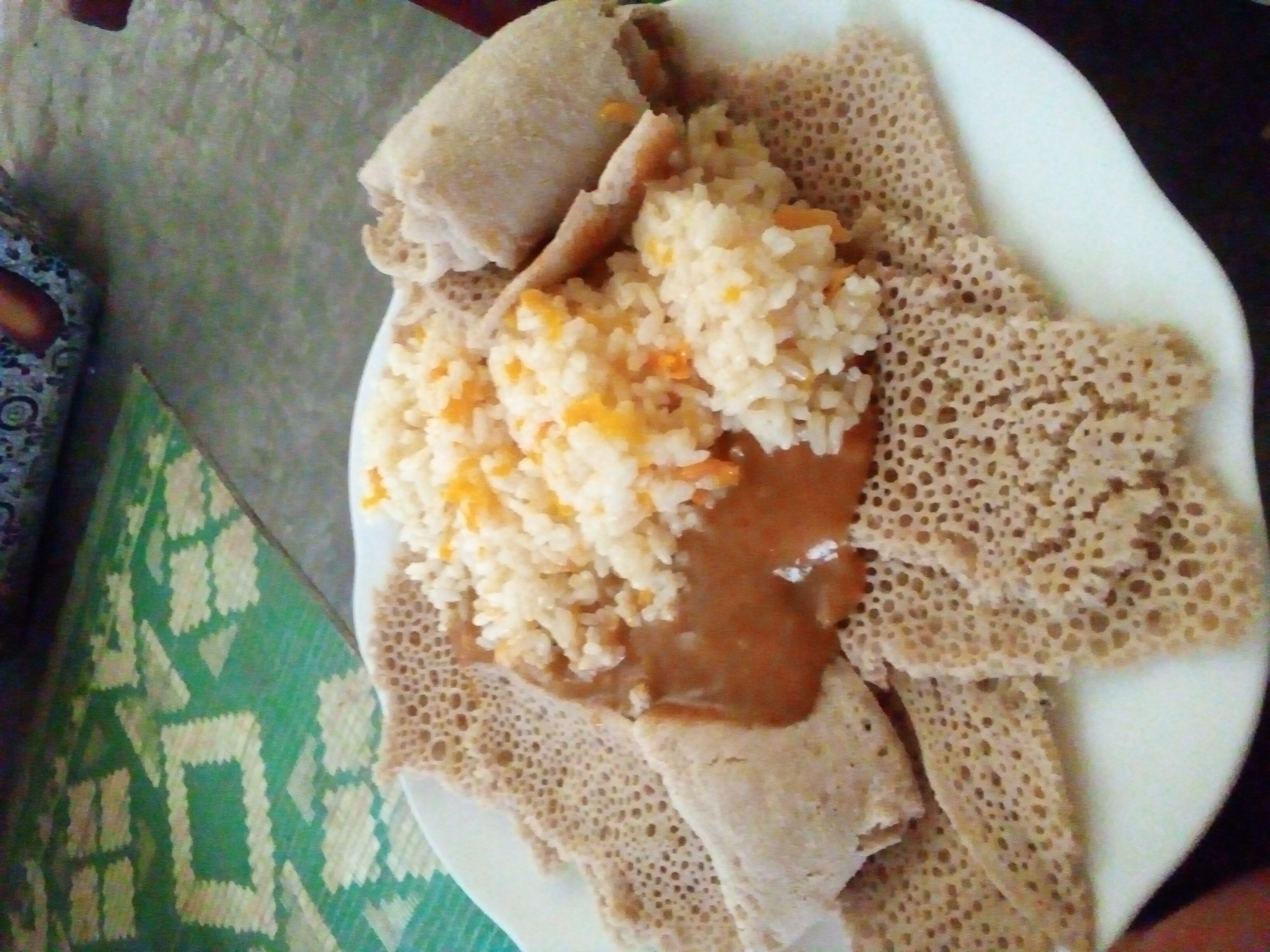 Injera with rice and shero wet