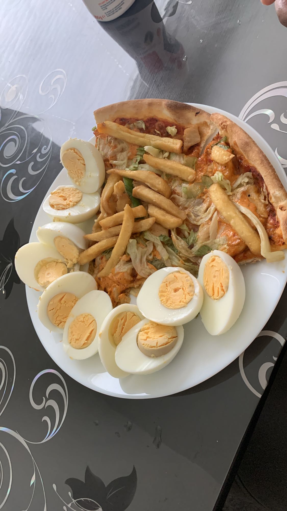 Pizza, ägg och pommes