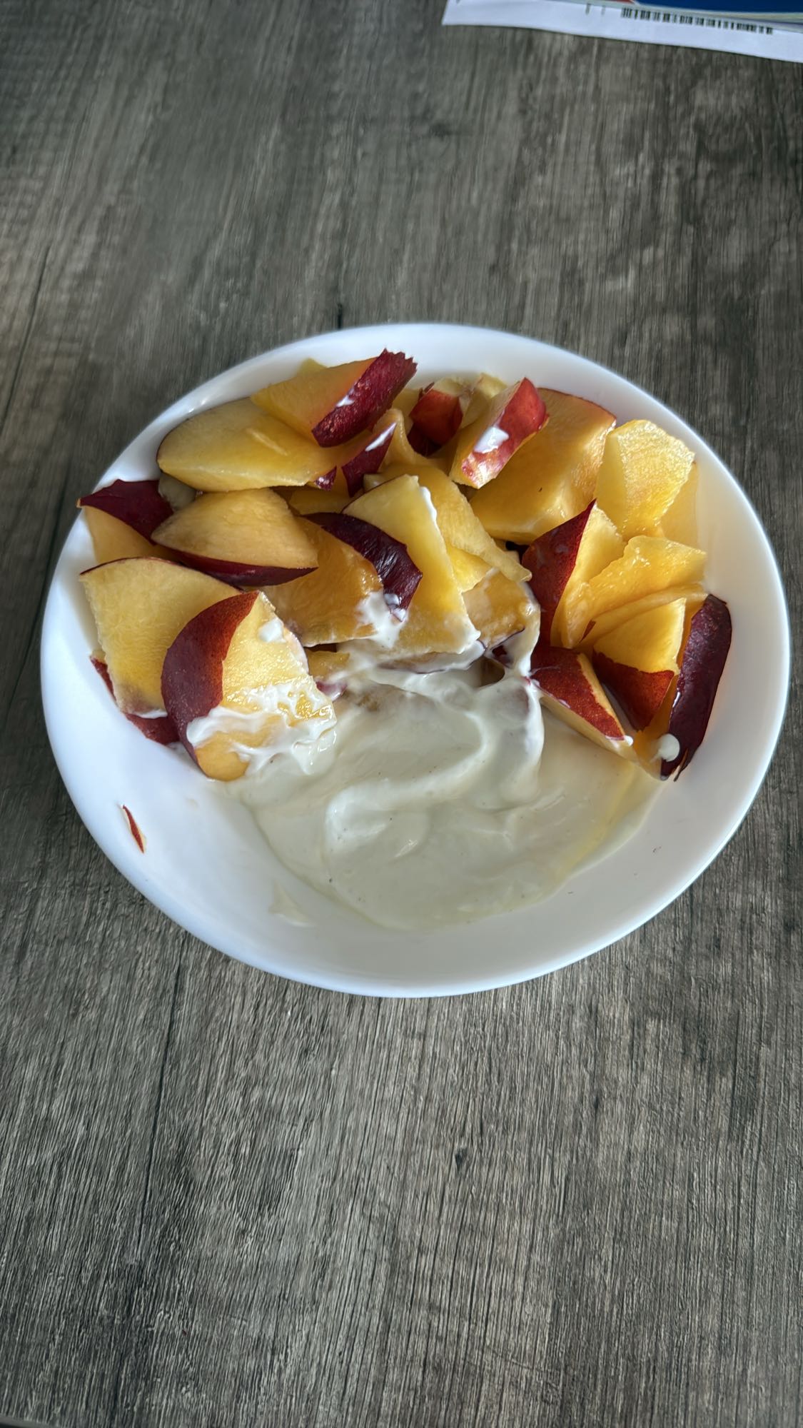 brzoskwinia z jogurtem