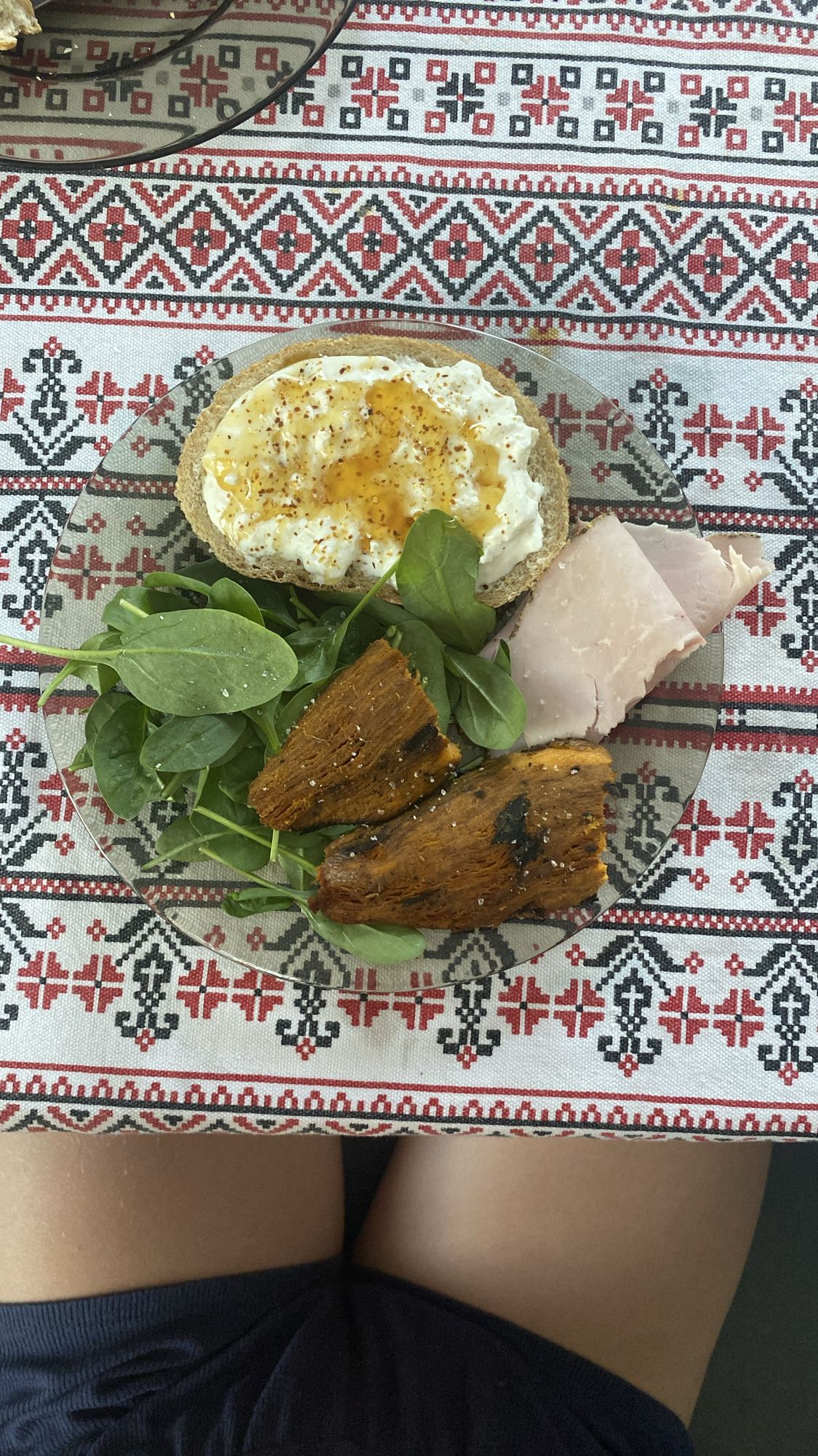 Mic dejun cu legume și pâine