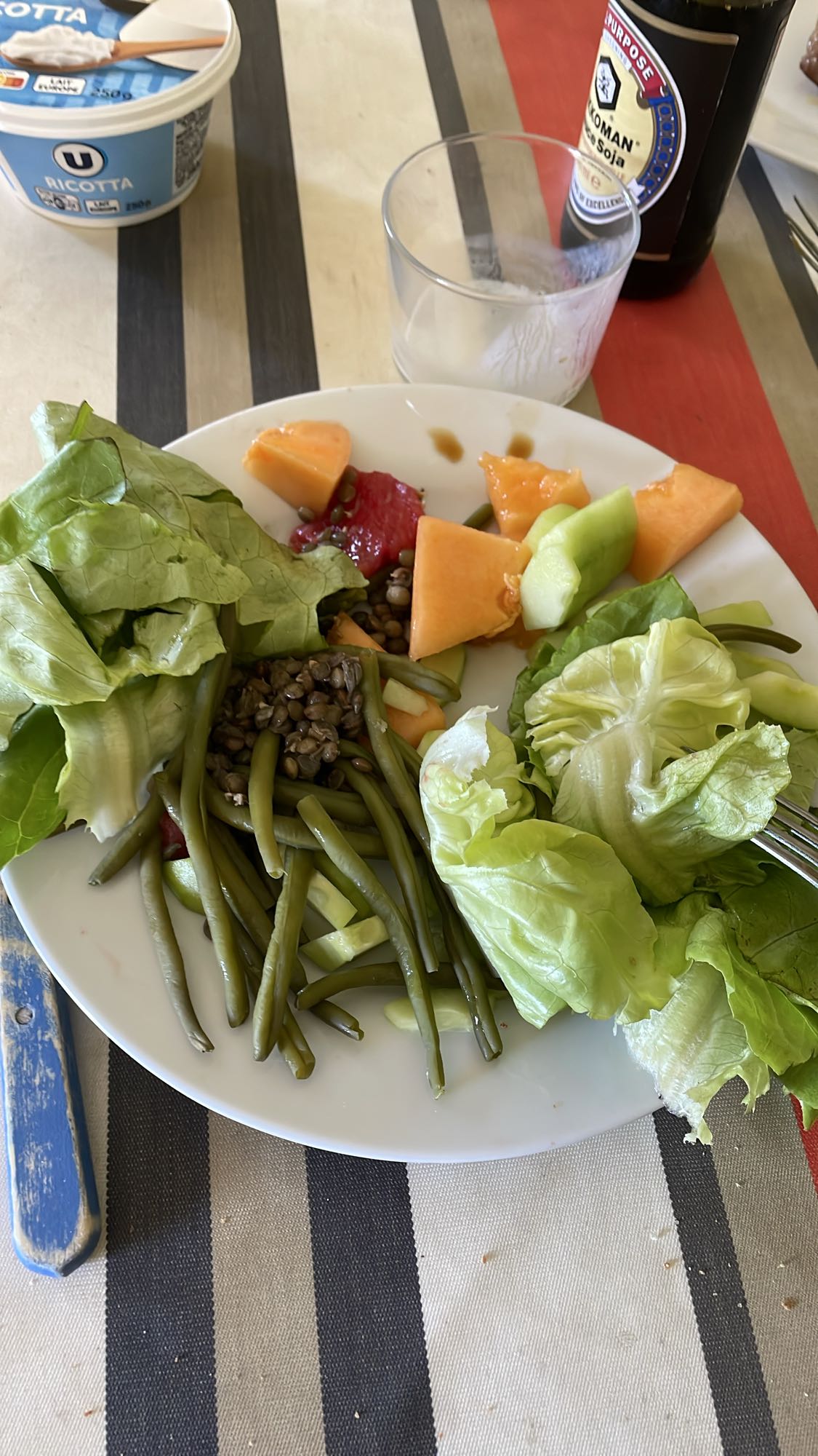 Green salad with fruits