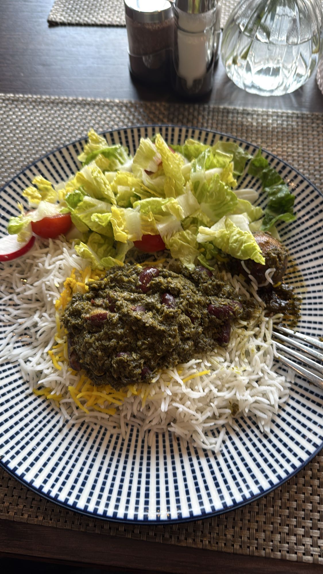 Ghormeh Sabzi mit Reis & Salat