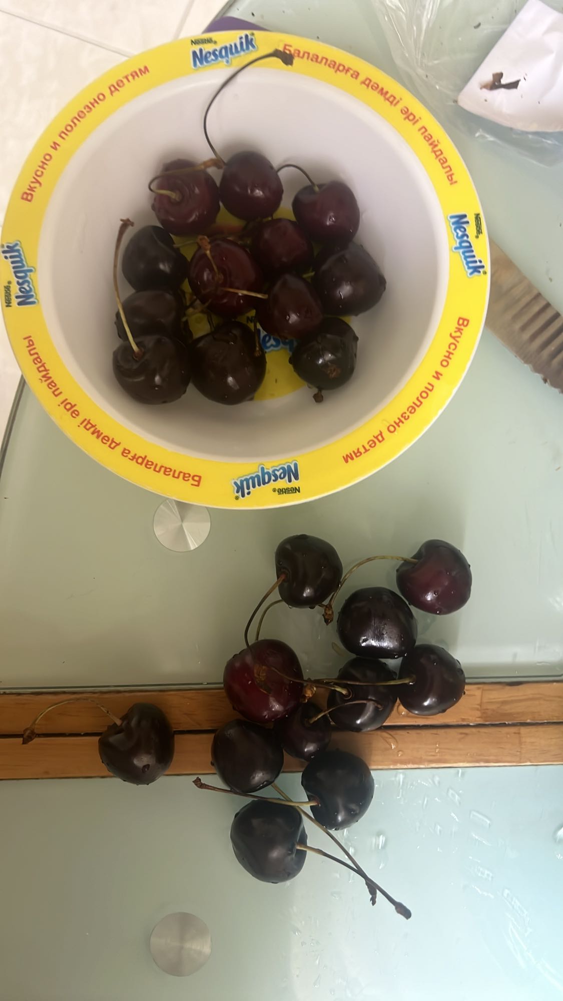 Свежая черешня