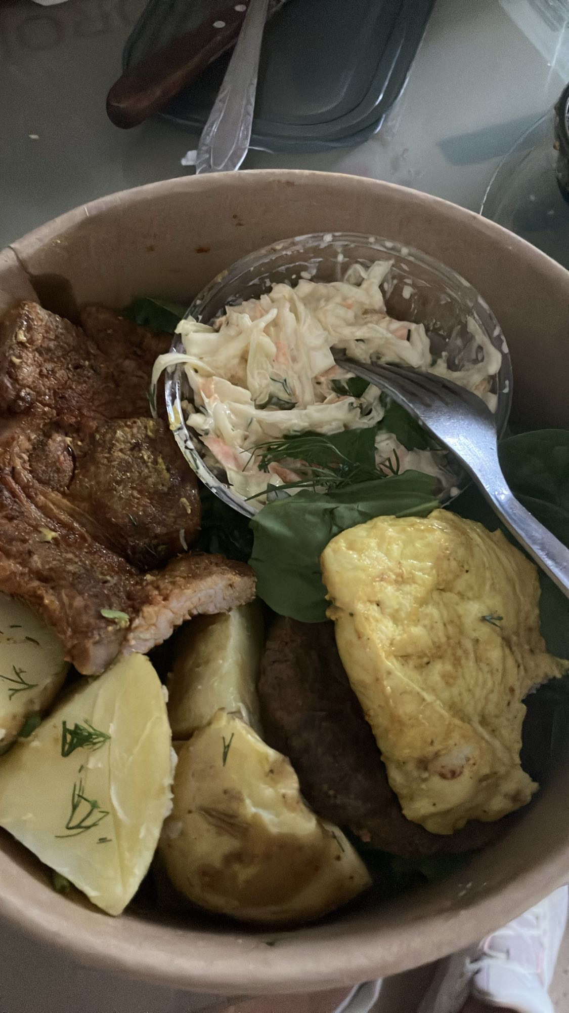 Mięsny talerz z ziemniakami