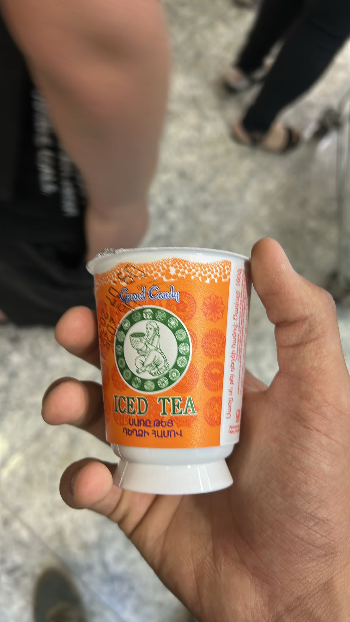 холодный чай в стакане