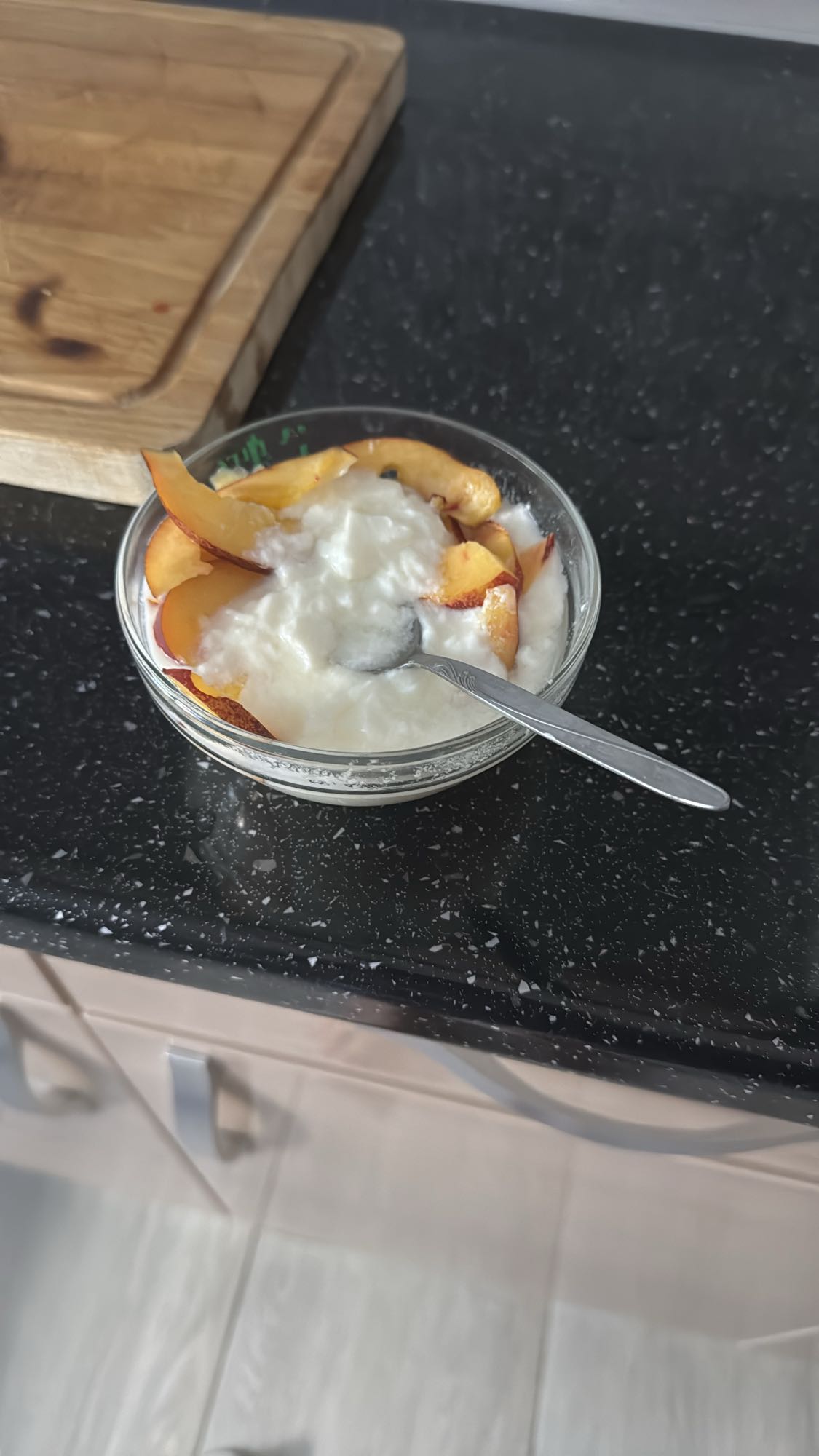 Yogurt with peach slices