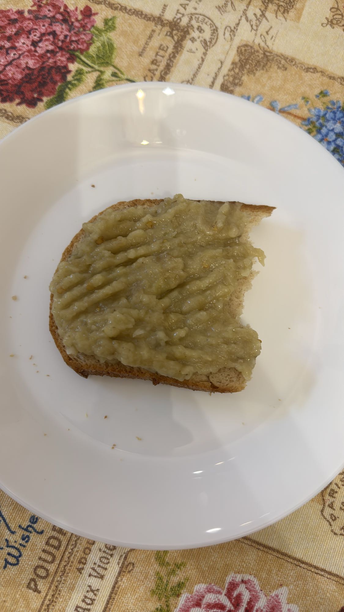 Pâine cu pastă de vinete