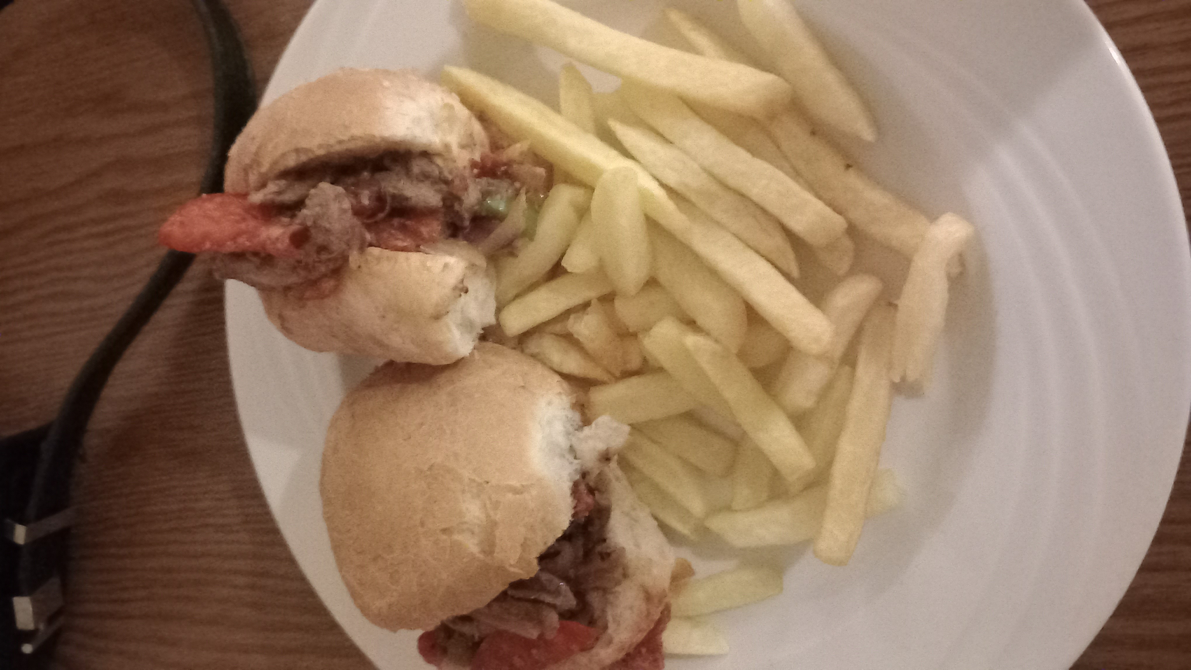 Mini beef sandwiches & fries