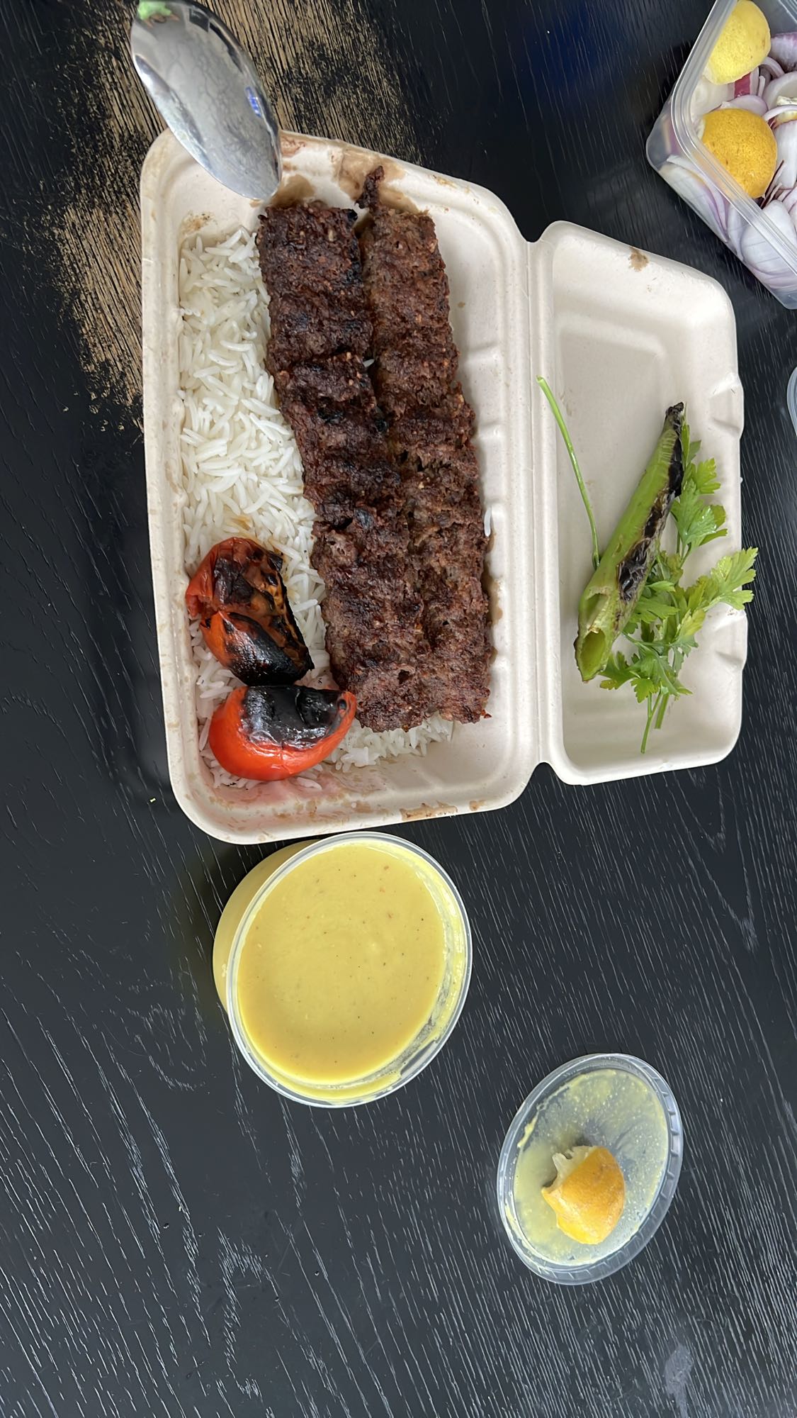 Kebab med ris och sås