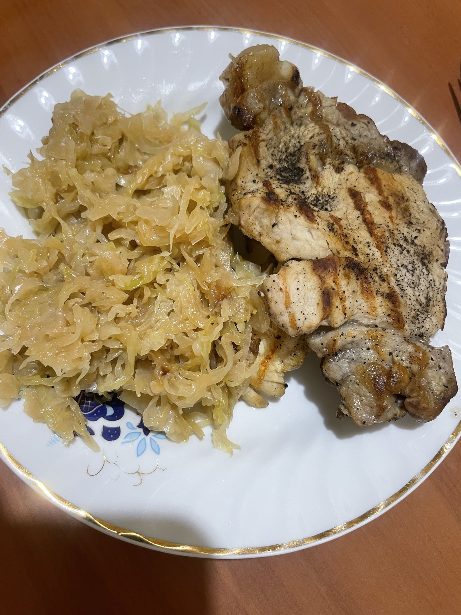 Varză călită cu cotlet