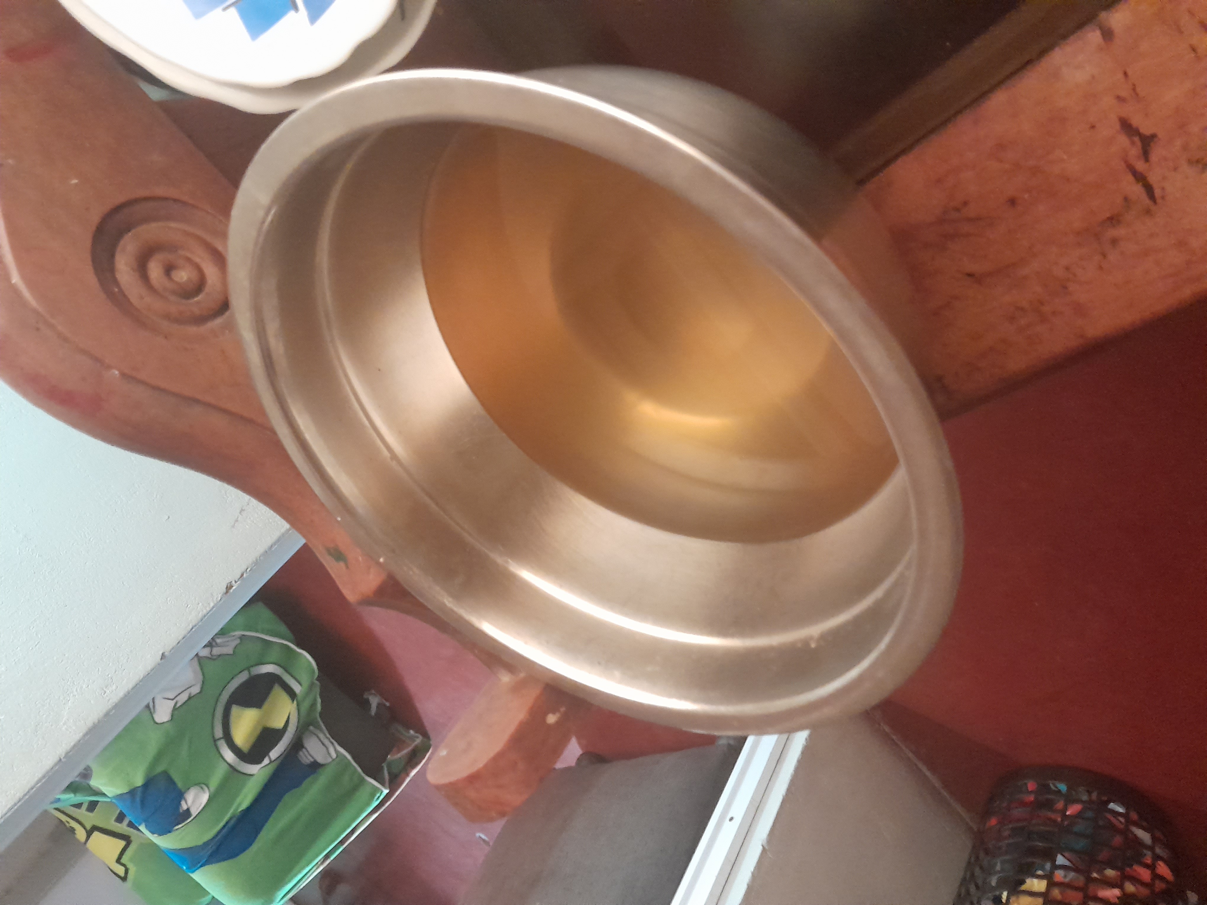 líquido claro en bol