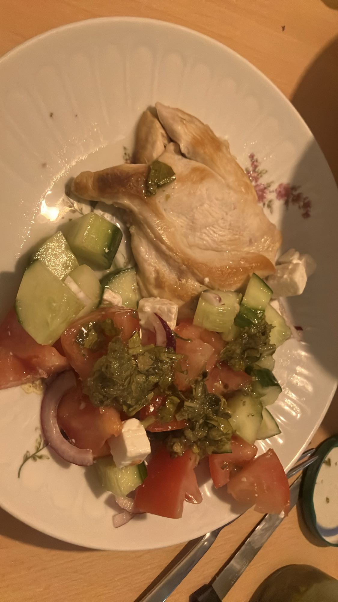 Frango grelhado com salada