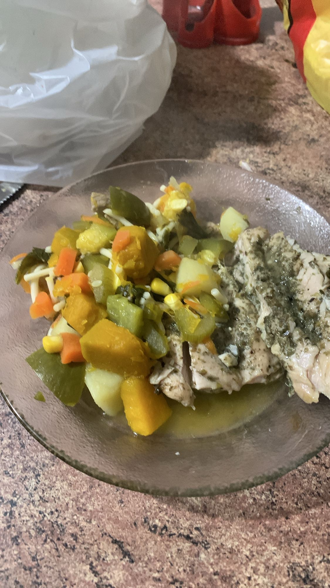 Pollo con verduras cocidas