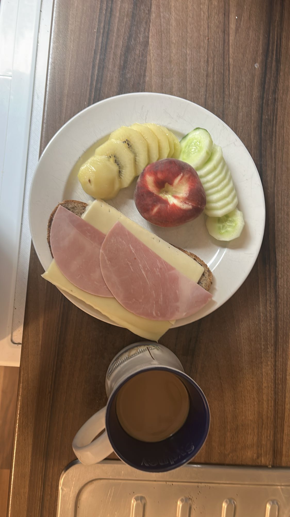 Desayuno mixto con fruta