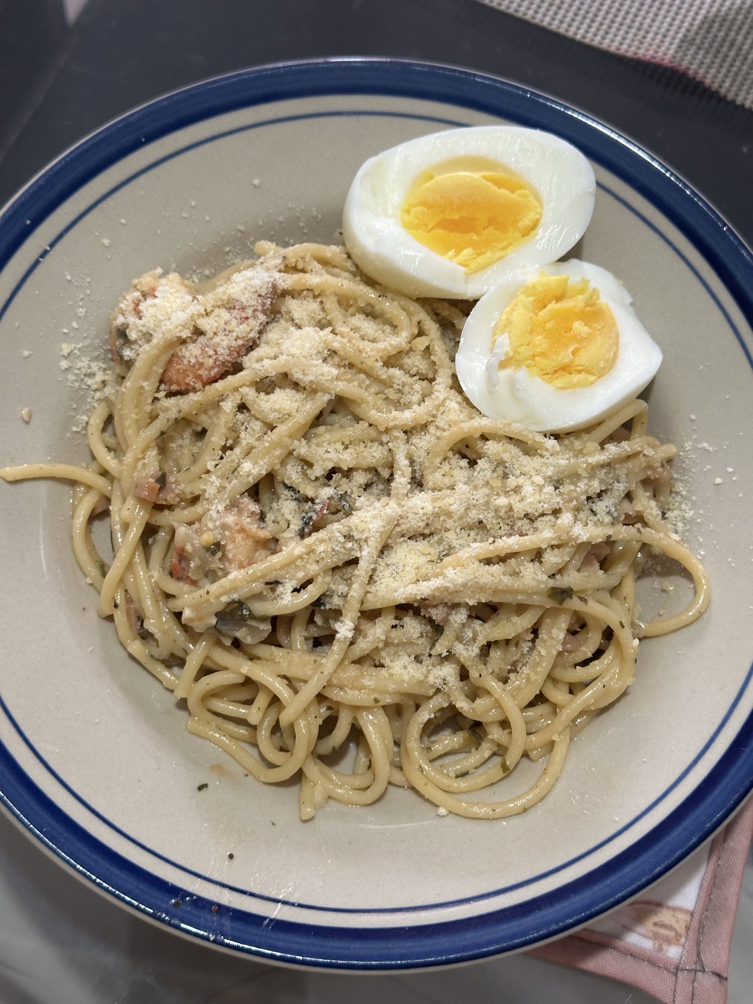 Creamy pasta with egg