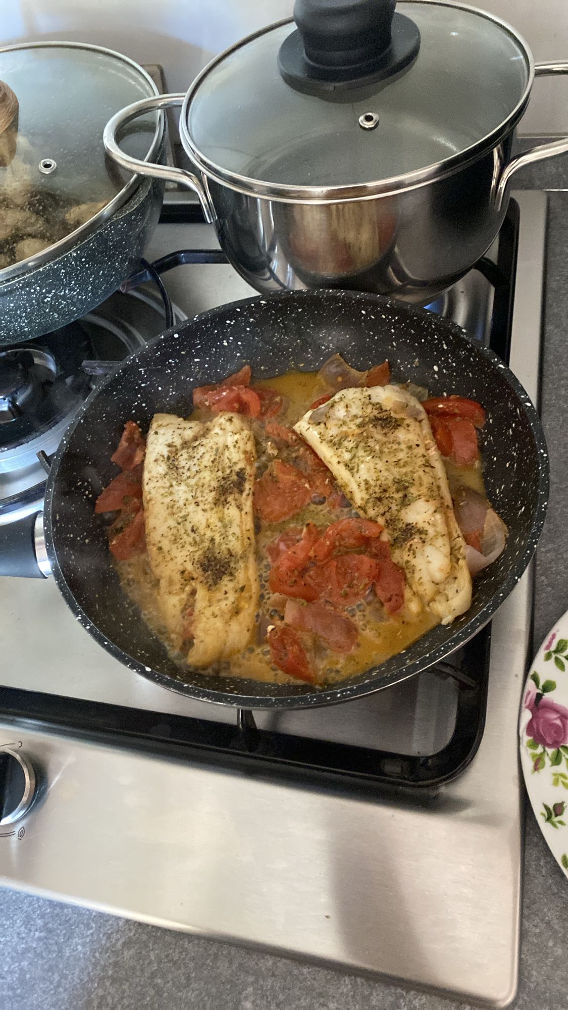 Balık ve domates sote