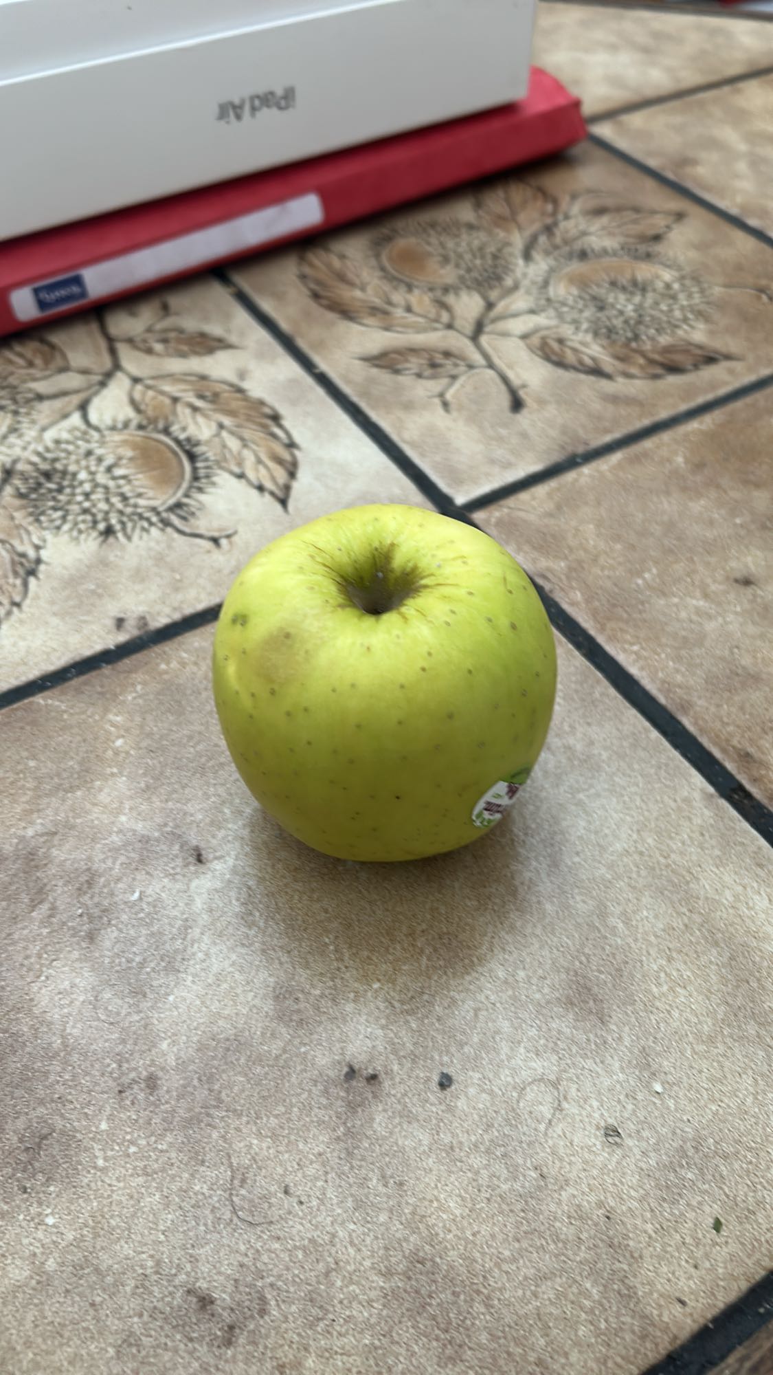 Pomme verte entière