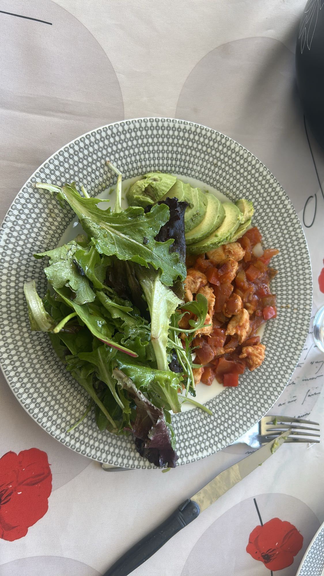 Poulet avocat salade