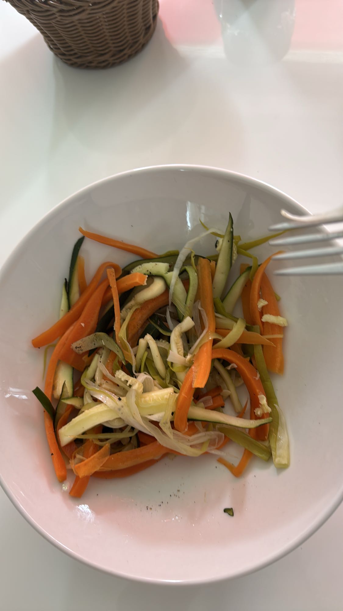 Groenteslierten salade