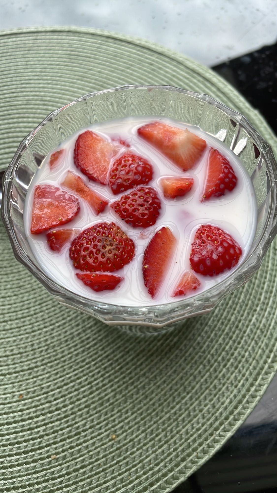 Jordgubbar med mjölk