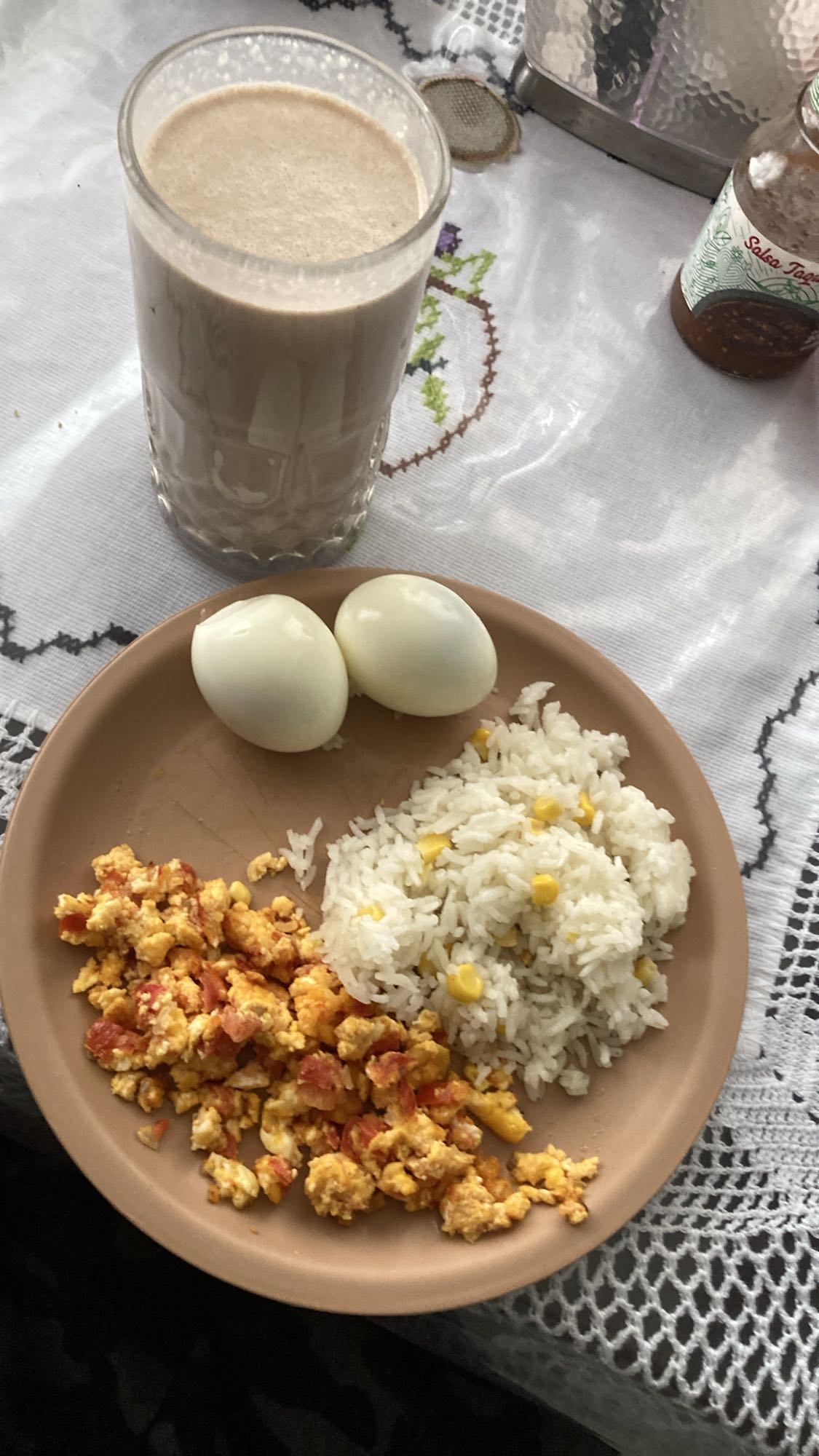 Desayuno con arroz y huevos