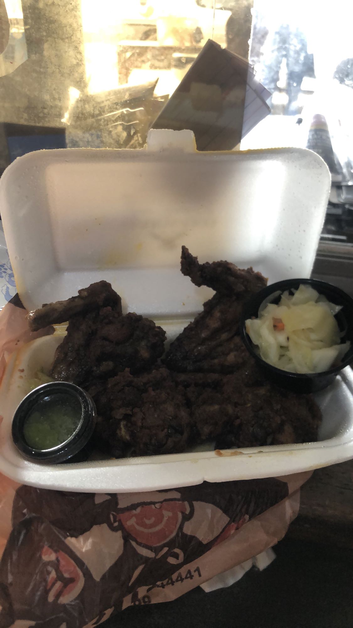 Fried chicken wings with slaw