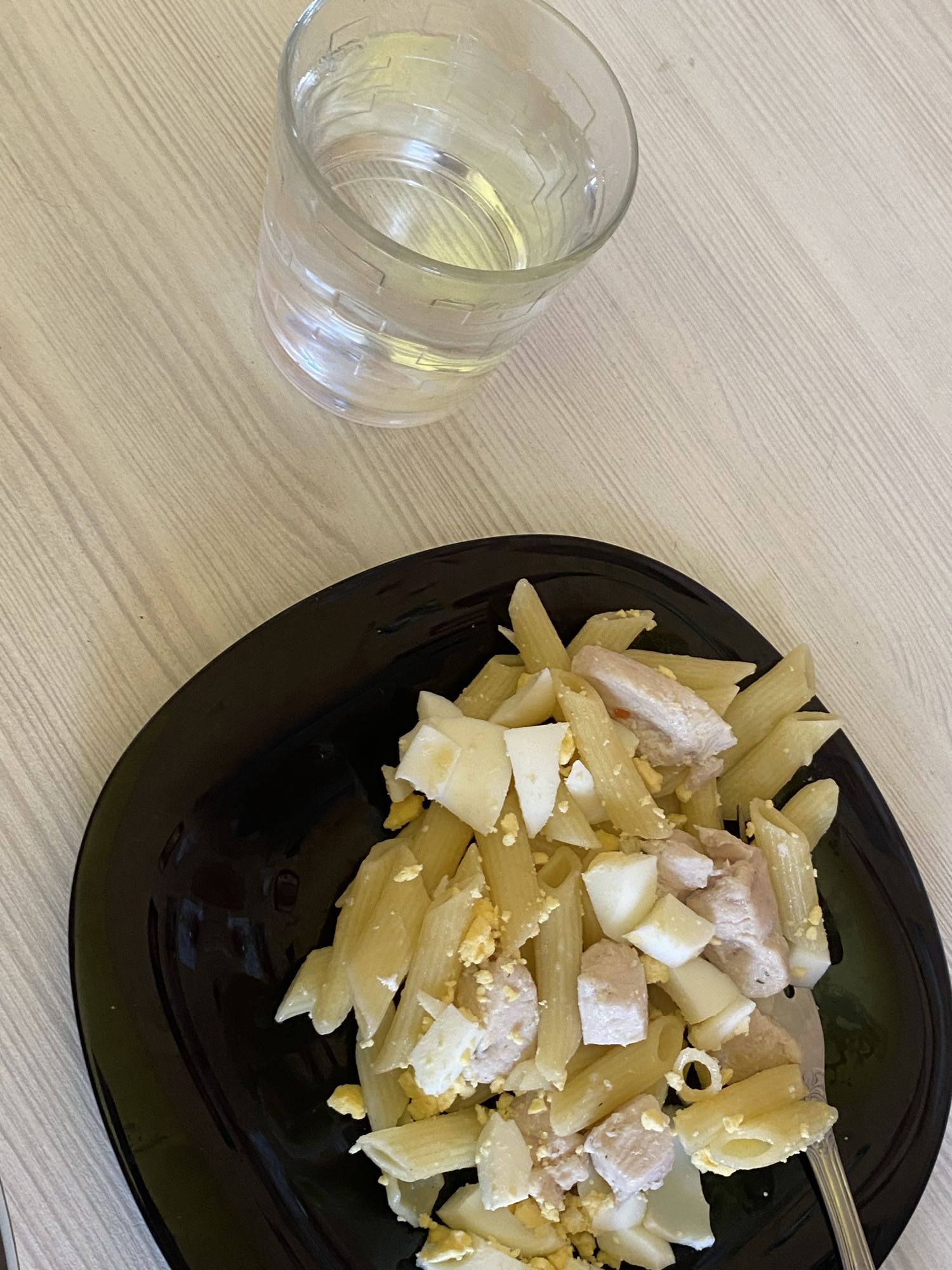 макароны с курицей и яйцом