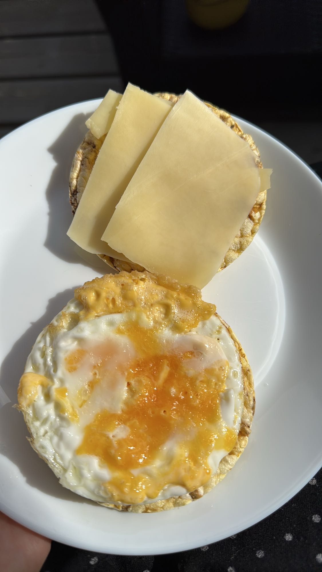 Riskakor med ost och ägg