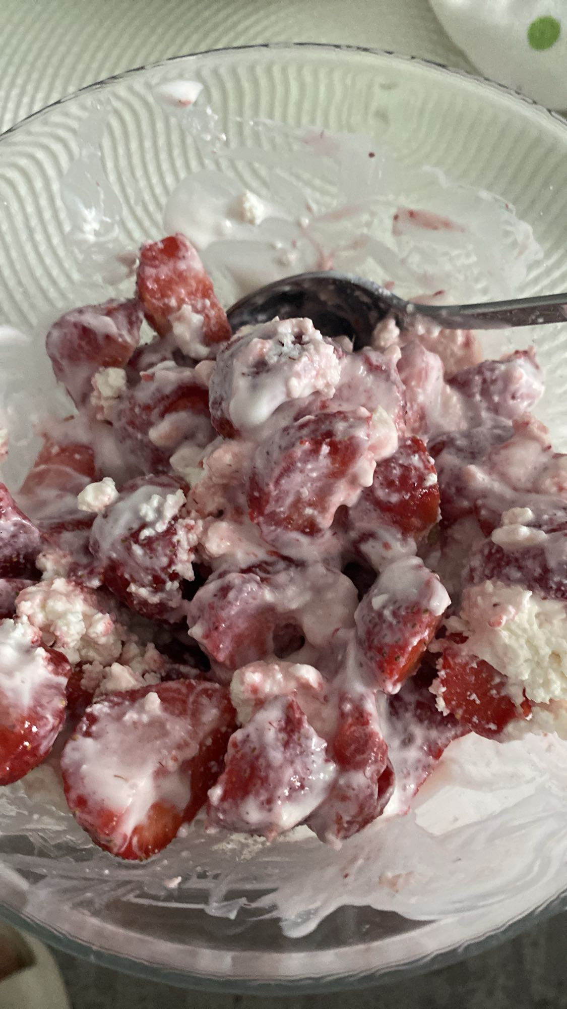 Truskawki z twarogiem i jogurtem