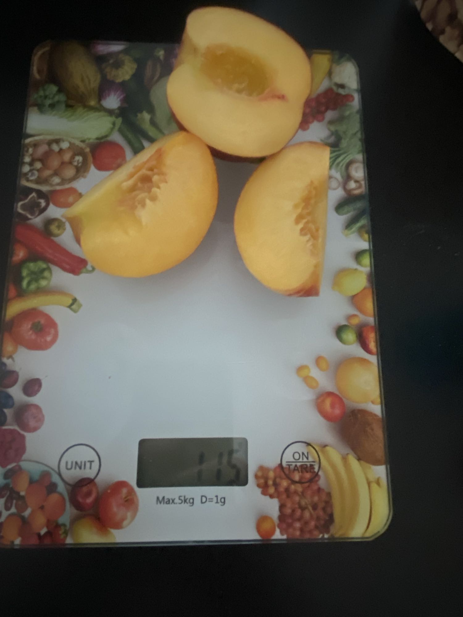 خوخ طازج مقطع