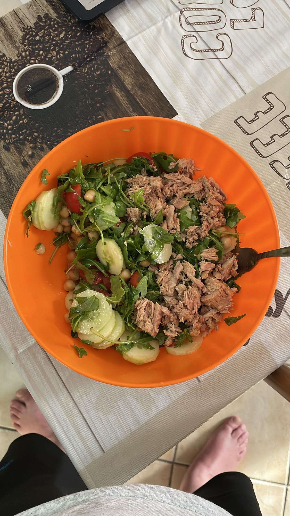 Ton balıklı yeşil salata