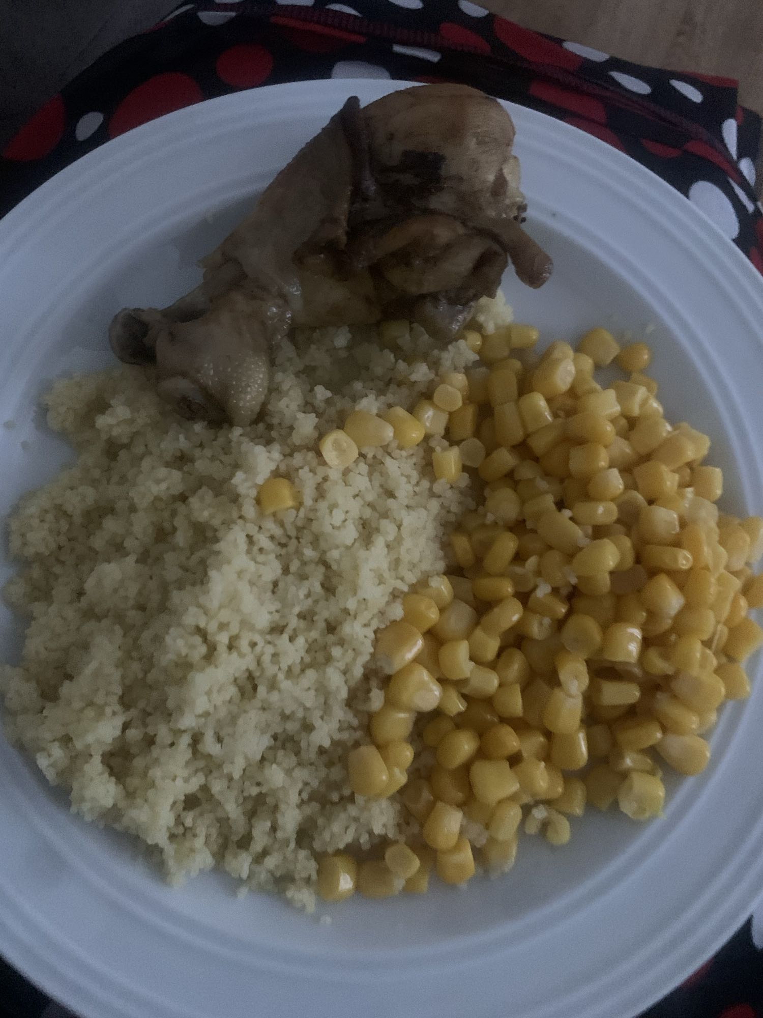 Poulet, couscous, maïs