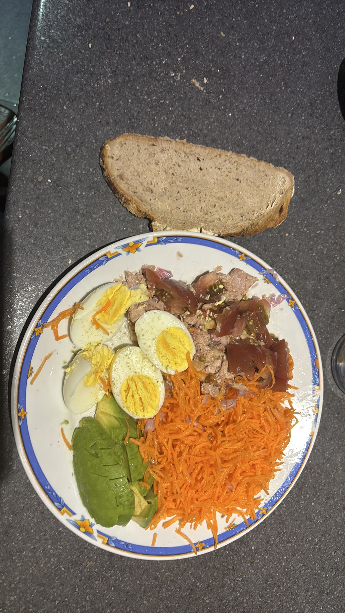 Salade œuf thon avocat