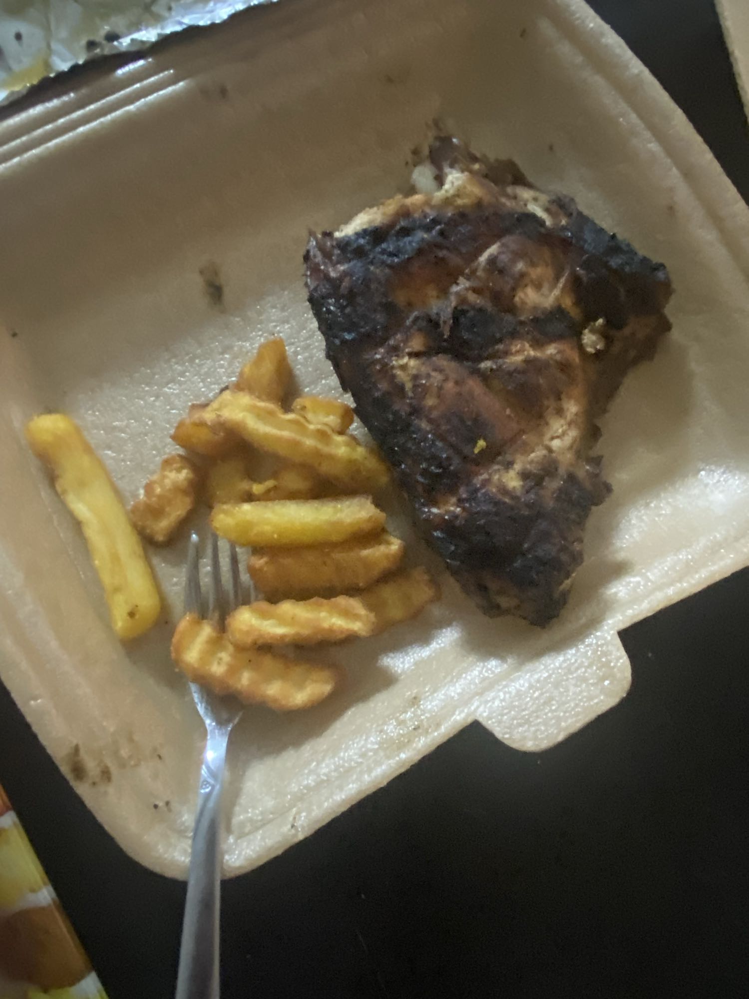 دجاج مشوي وبطاطا مقلية