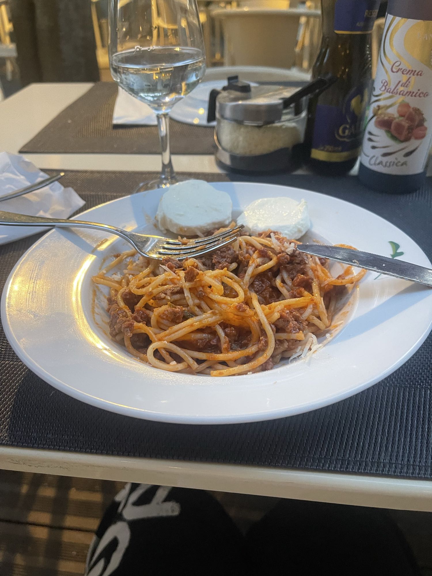 Espaguete à bolonhesa e queijo