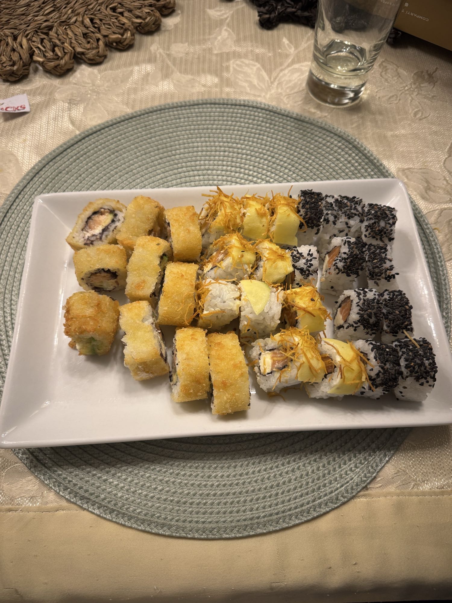 Surtido de sushi variado