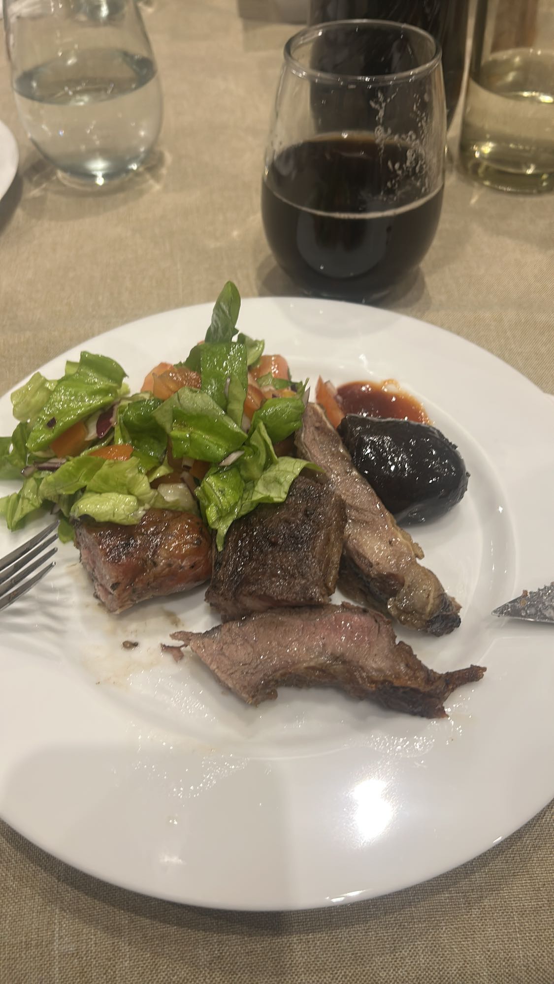 Carne asada con ensalada