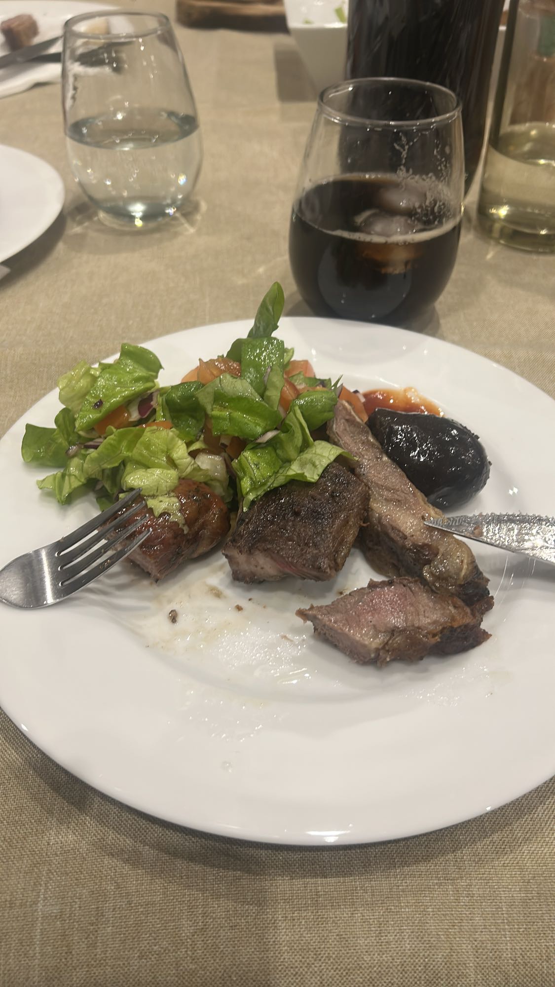 Carne asada con ensalada